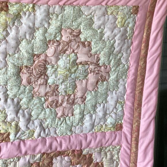 NWT. Hand Crafted Large Lap Quilt in Pinks - Picture 2 of 16